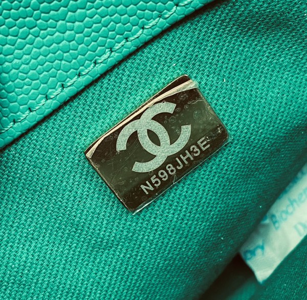  Handbag  Chanel AS2215  size  𝟏𝟑*𝟏𝟗*𝟗 𝑐𝑚