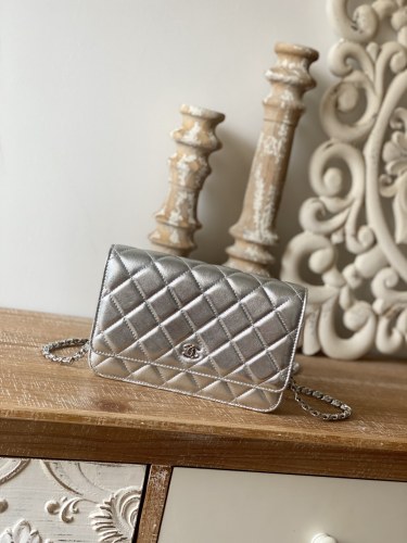  Handbag   Chanel  0250  size  19 cm