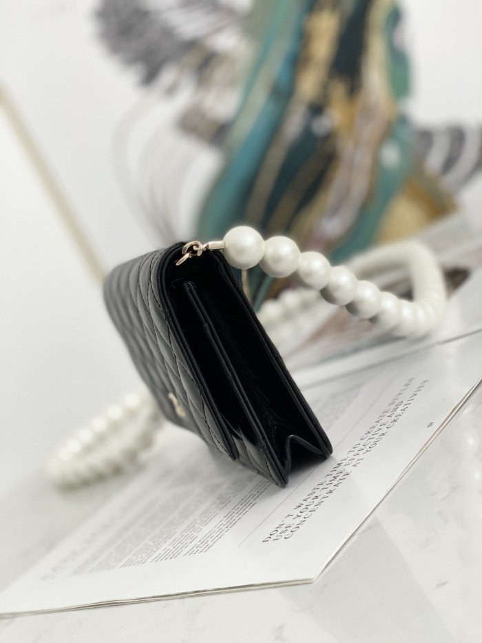  Handbag   Chanel  81028  size  19 cm