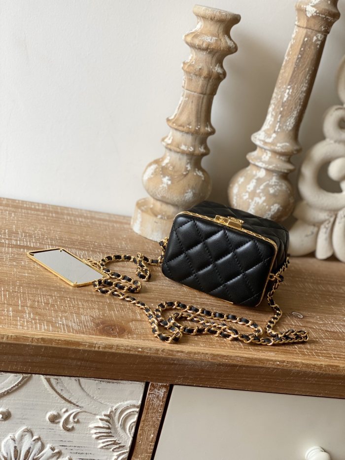 Handbag  Chanel  AP2717 size  9.5×11×8 cm