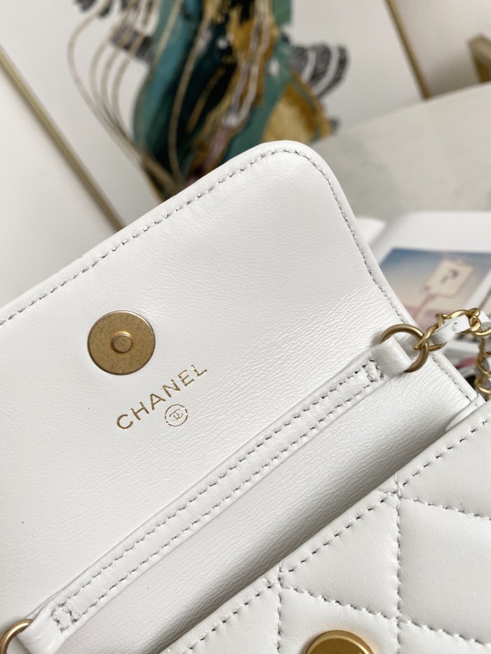  Handbag  Chanel  81135  size 12.5 9 2.5 cm