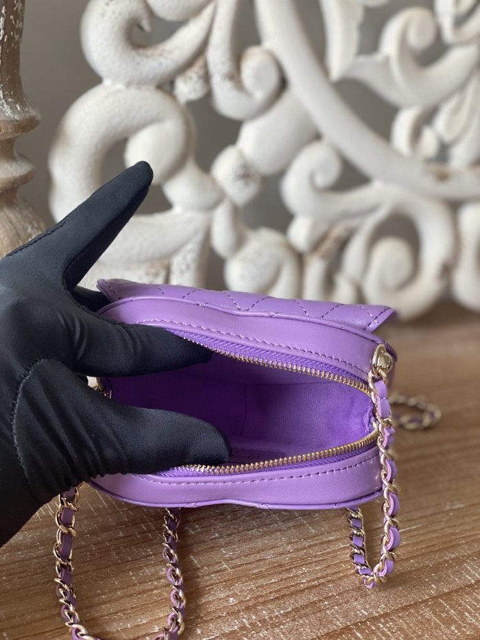  Handbag   Chanel 81203 size  12×13×5.5 cm