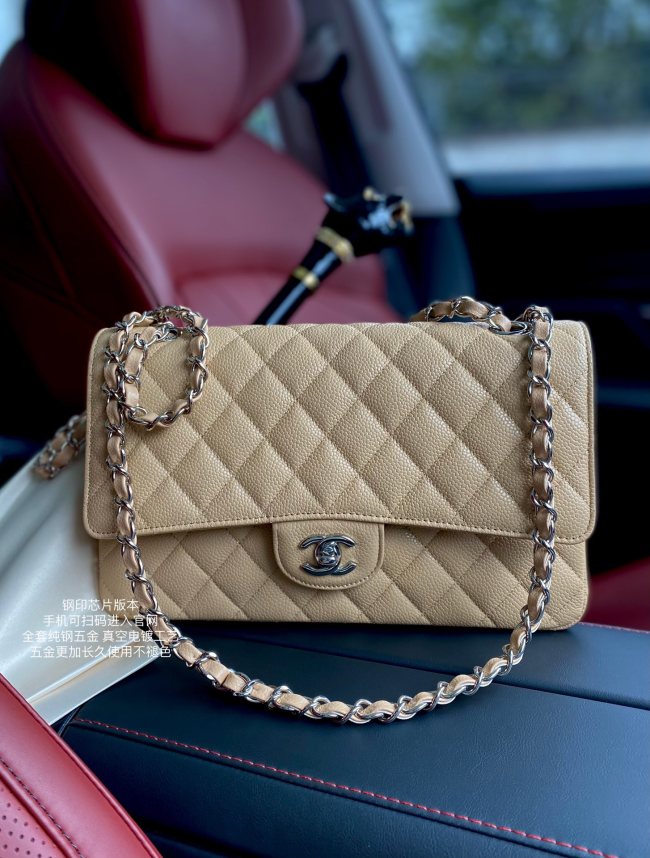 Handbag  Chanel  A01112  size  25.5*15.5*6.5 cm