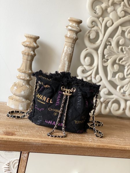  Handbag  Chanel 2603 size  11x15x10 cm