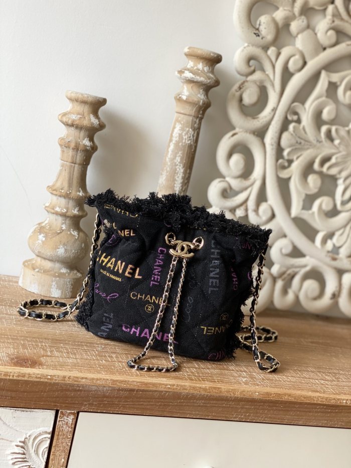  Handbag  Chanel 2603 size  11x15x10 cm