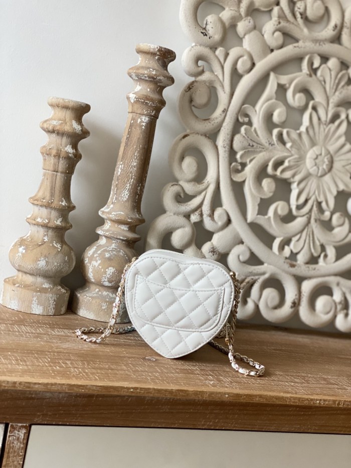  Handbag   Chanel 81203 size  12×13×5.5 cm