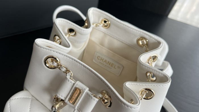  Handbag   Chanel  2908  size 18cmx18cmx12 cm