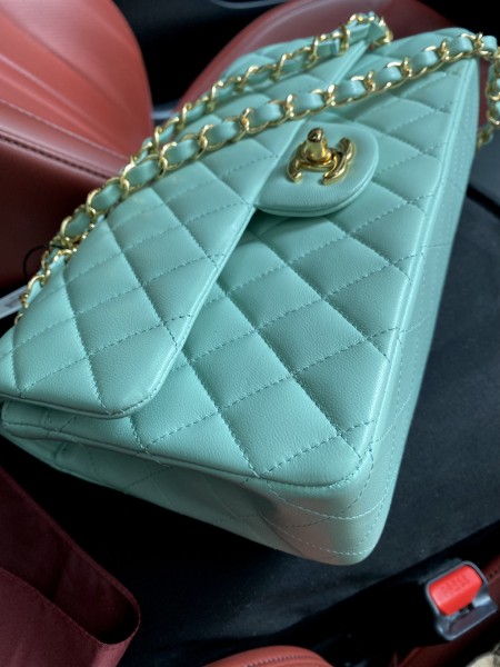  Handbag   Chanel  A01112  size  25.5*15.5*6.5 cm