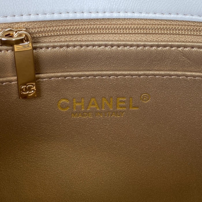  Handbag   Chanel  AS1786  size 17 cm  