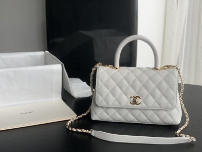  Handbag   Chanel 93925  size  24 cm 