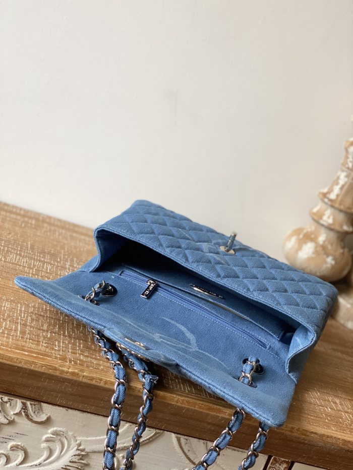  Handbag  Chanel  AS2071  size  25 15 6.5 cm