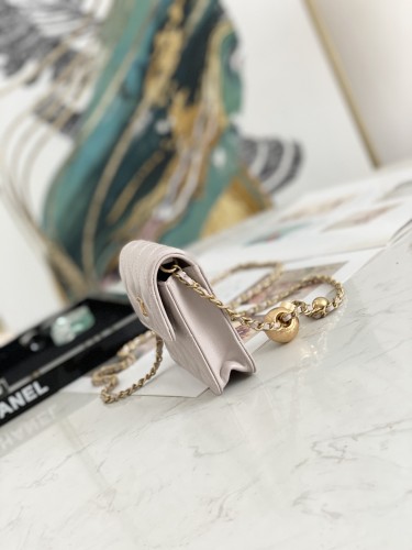  Handbag  Chanel 81135  size 12.5 9 2.5 cm