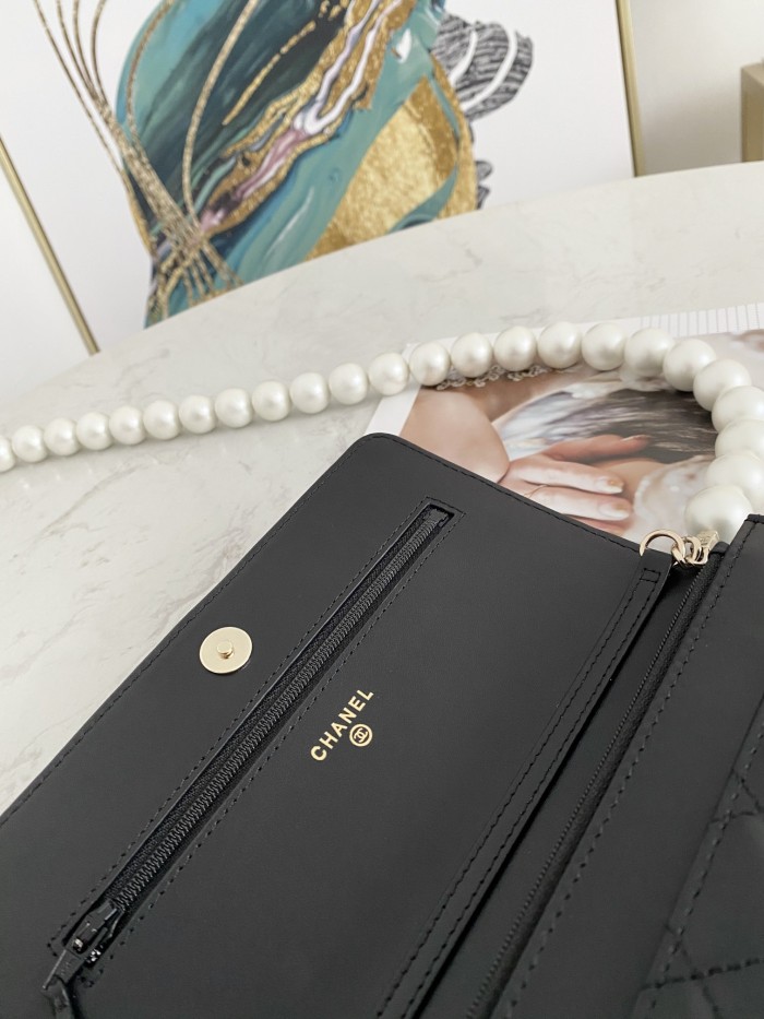  Handbag   Chanel  81028  size  19 cm