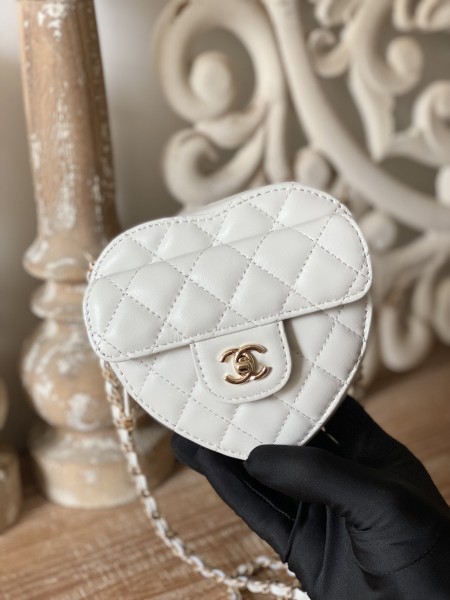  Handbag   Chanel 81203 size  12×13×5.5 cm