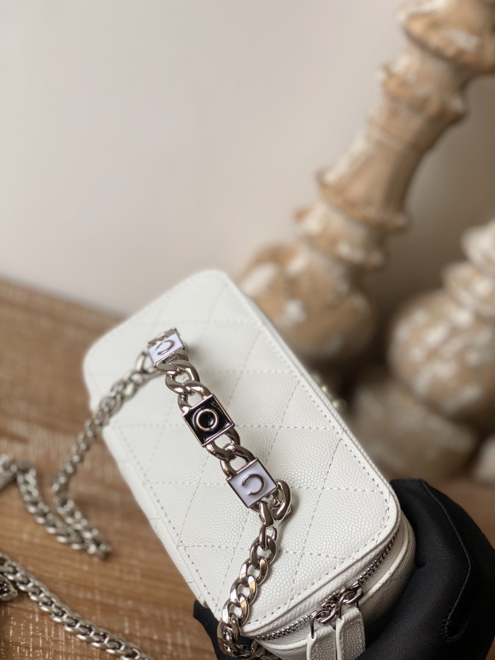  Handbag   Chanel 81199 size  17 cm