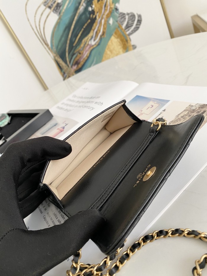   Handbag  Chanel 81135  size 12.5 9 2.5 cm