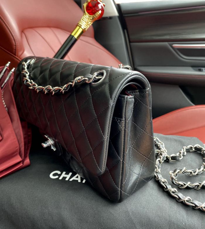Handbag   Chanel  A01112 size  25.5*15.5*6.5 cm