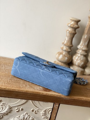  Handbag  Chanel  AS2071  size  25 15 6.5 cm