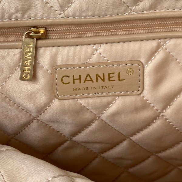  Handbag   Chanel  AS3261 size  39×42×8 cm