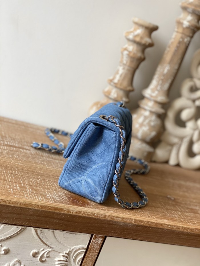  Handbag   Chanel AS2070  size  20 6.5 12 cm