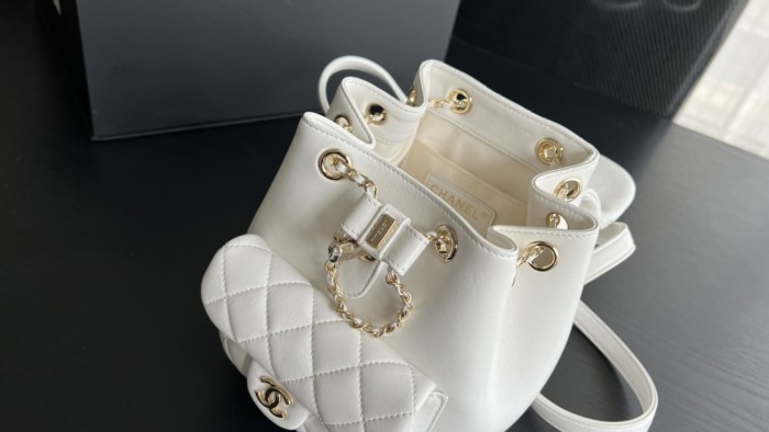  Handbag   Chanel  2908  size 18cmx18cmx12 cm