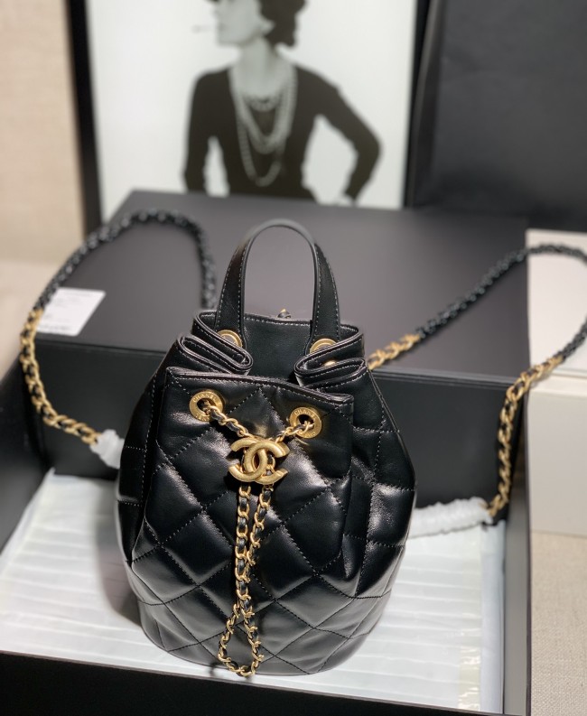  Handbag   Chanel  size 13*19 cm