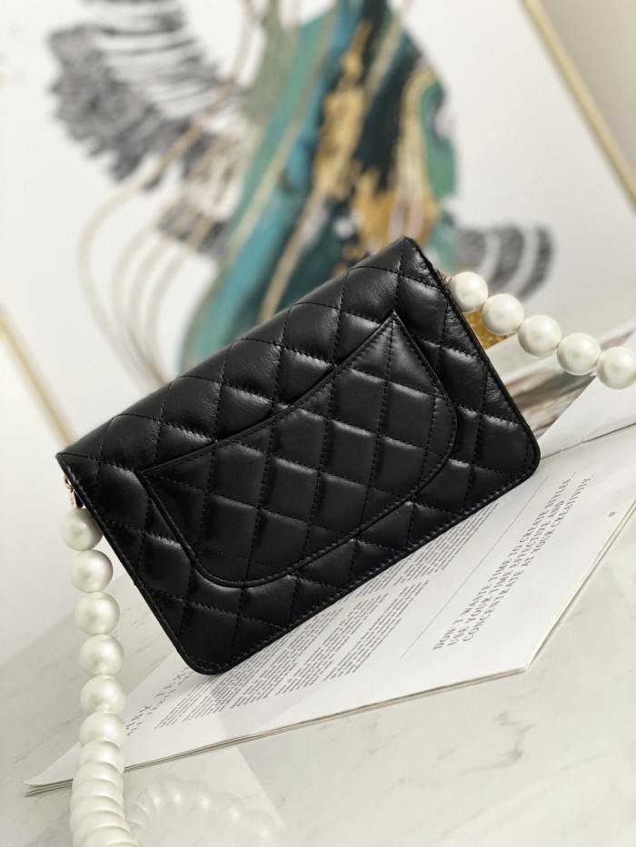  Handbag   Chanel  81028  size  19 cm