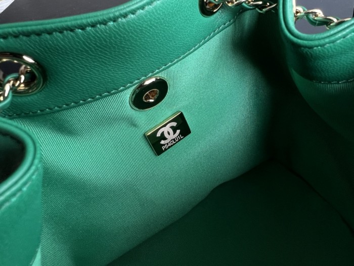  Handbag   Chanel  2908  size 18cmx18cmx12 cm