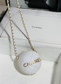  Handbag   Chanel  size  8 cm  