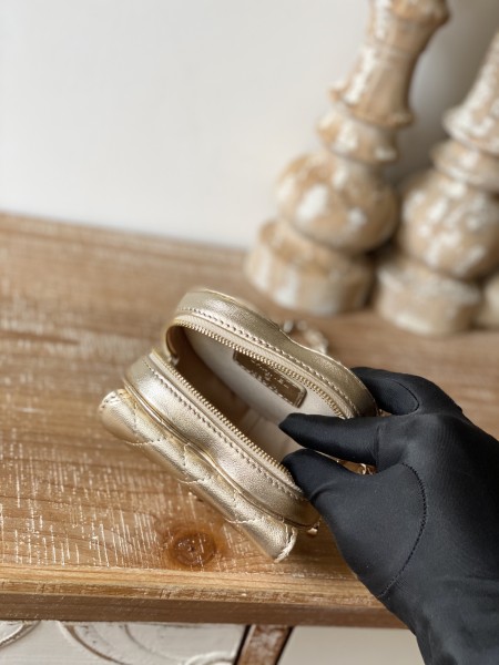  Handbag   Chanel  81202  size  8.5×11×5.5 cm