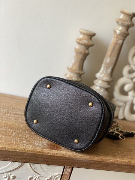  Handbag   Chanel  8309  size 20 cm