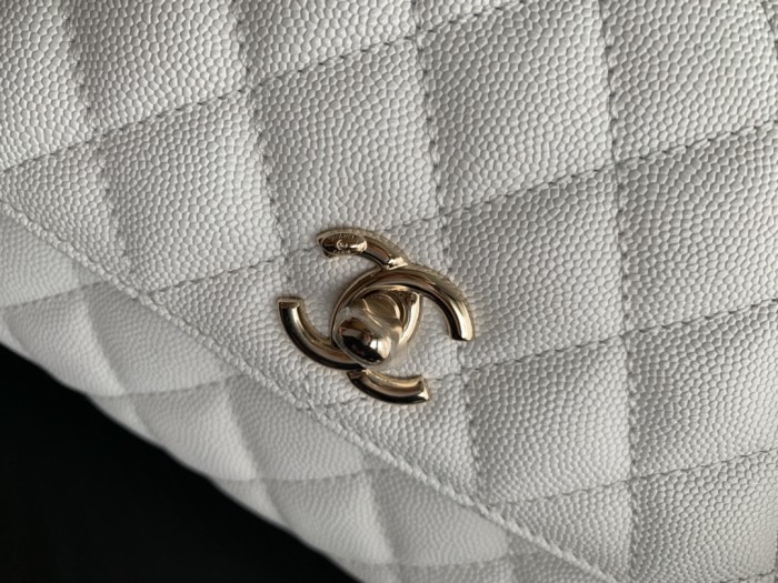  Handbag   Chanel 93925  size  24 cm 