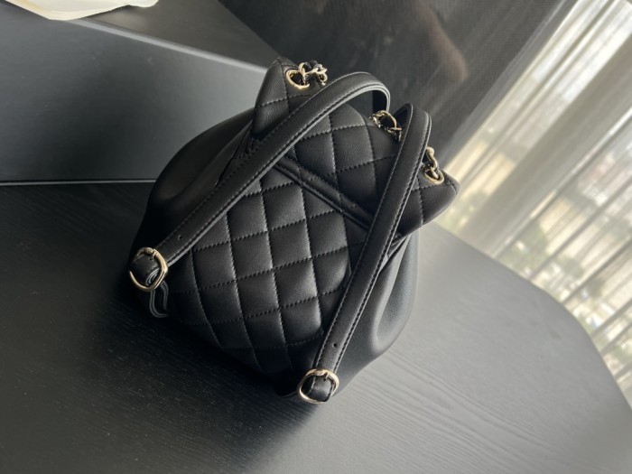  Handbag   Chanel  2908  size  18cmx18cmx12 cm