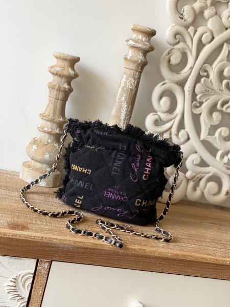  Handbag  Chanel 2603 size  11x15x10 cm