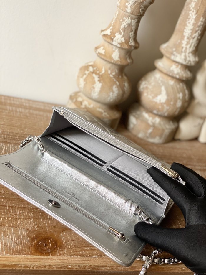  Handbag   Chanel  0250  size  19 cm