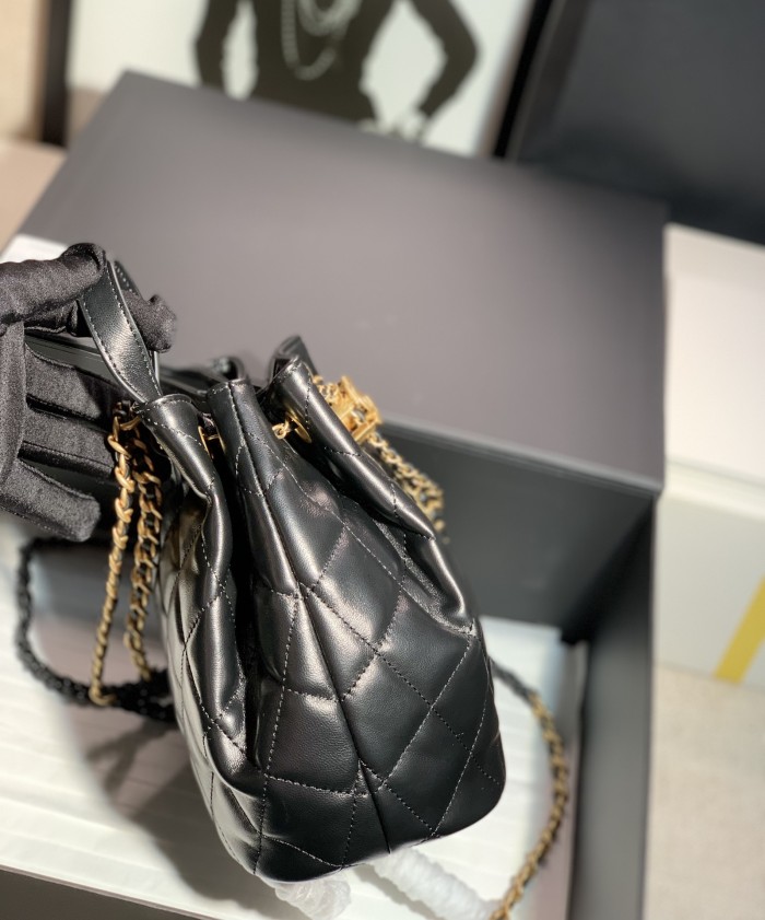  Handbag   Chanel  size 13*19 cm