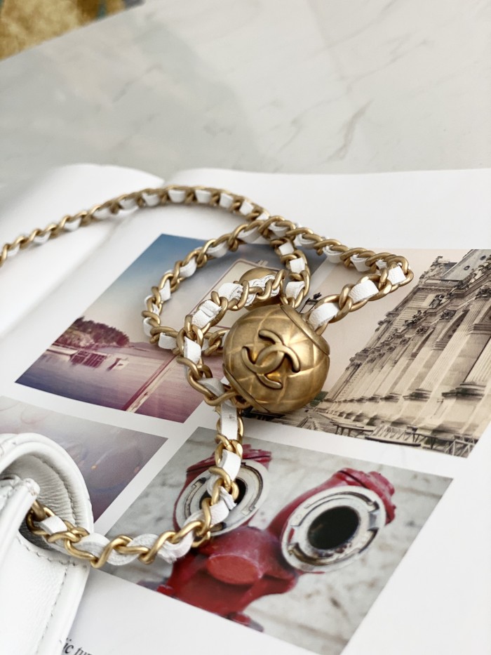  Handbag  Chanel  81135  size 12.5 9 2.5 cm