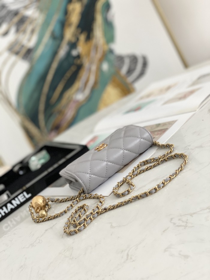 Handbag  Chanel 81135 size 12.5 9 2.5 cm