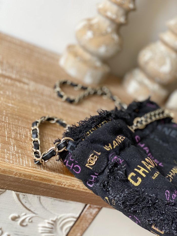  Handbag  Chanel 2603 size  11x15x10 cm