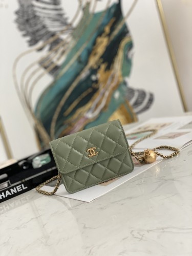  Handbag   Chanel 81135  size 12.5 9 2.5 cm