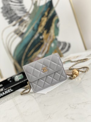 Handbag  Chanel 81135 size 12.5 9 2.5 cm