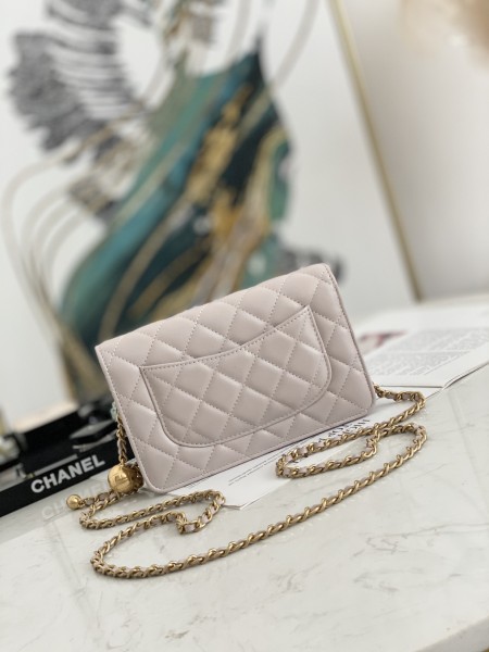   Handbag  Chanel 81133  size  19 cm