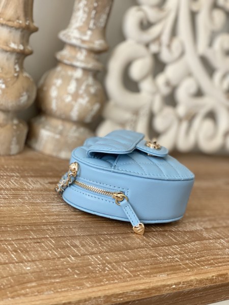  Handbag   Chanel  81203  size  12×13×5.5 cm