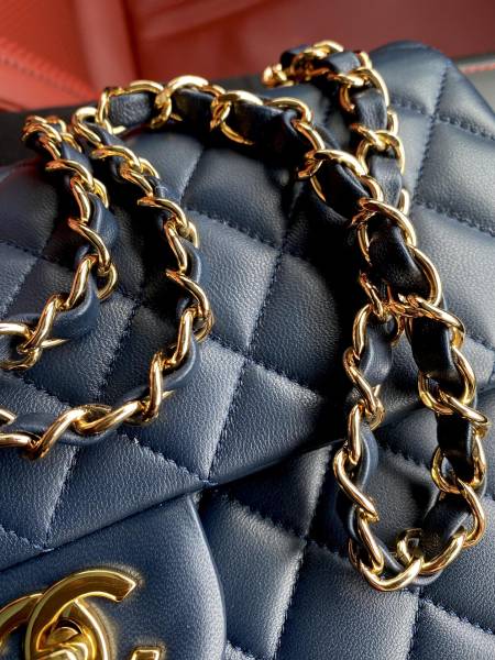 Handbag  Chanel  A01112  size  25.5*15.5*6.5  cm
