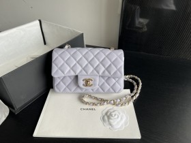 Handbag   Chanel   size  20 cm