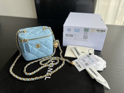  Handbag   Chanel  AP1447  size  8.5cmx11cmx7 cm 