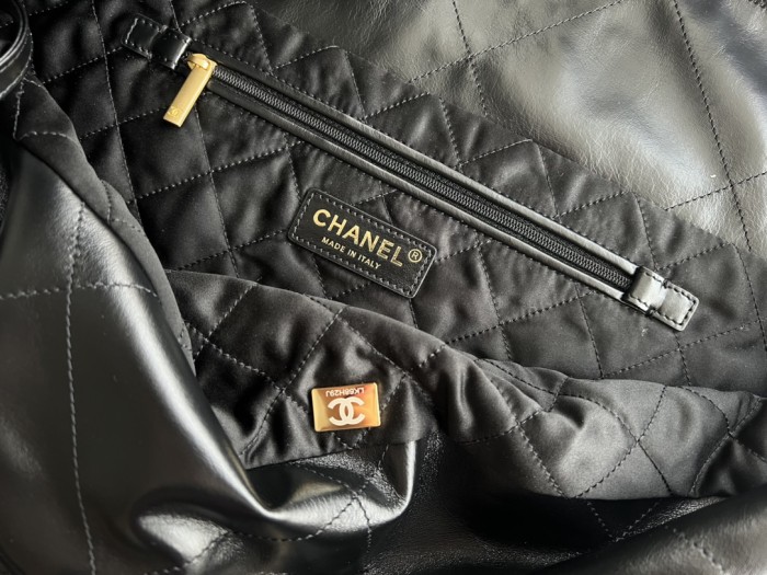  Handbag   Chanel  size  48cmx45cmx10 cm