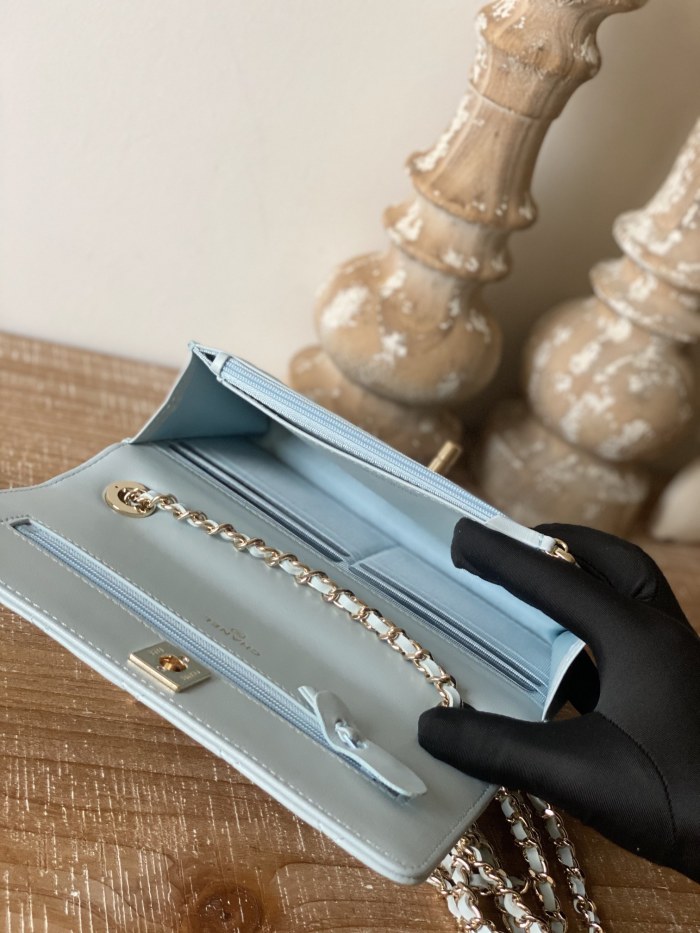  Handbag   Chanel  88632  size  19 cm