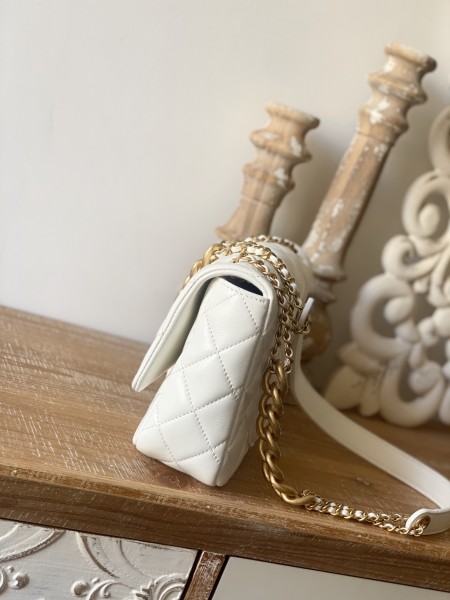  Handbag   Chanel  As3110  size  25*16*6.5 cm