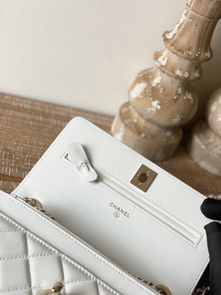 Handbag  Chanel 88632  size  19 cm